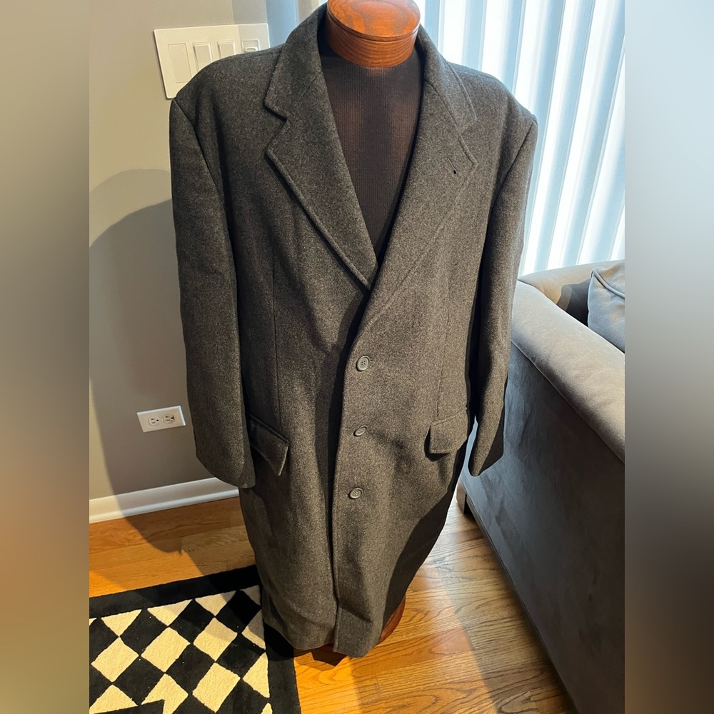 Men’s Beautiful gray long coat.  Side pockets. Size xxl.